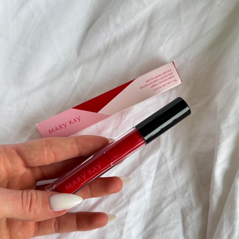 Mary Kay Matte Liquid Lipstick Classic Red 203248 Makeup 0.10 oz New in Box